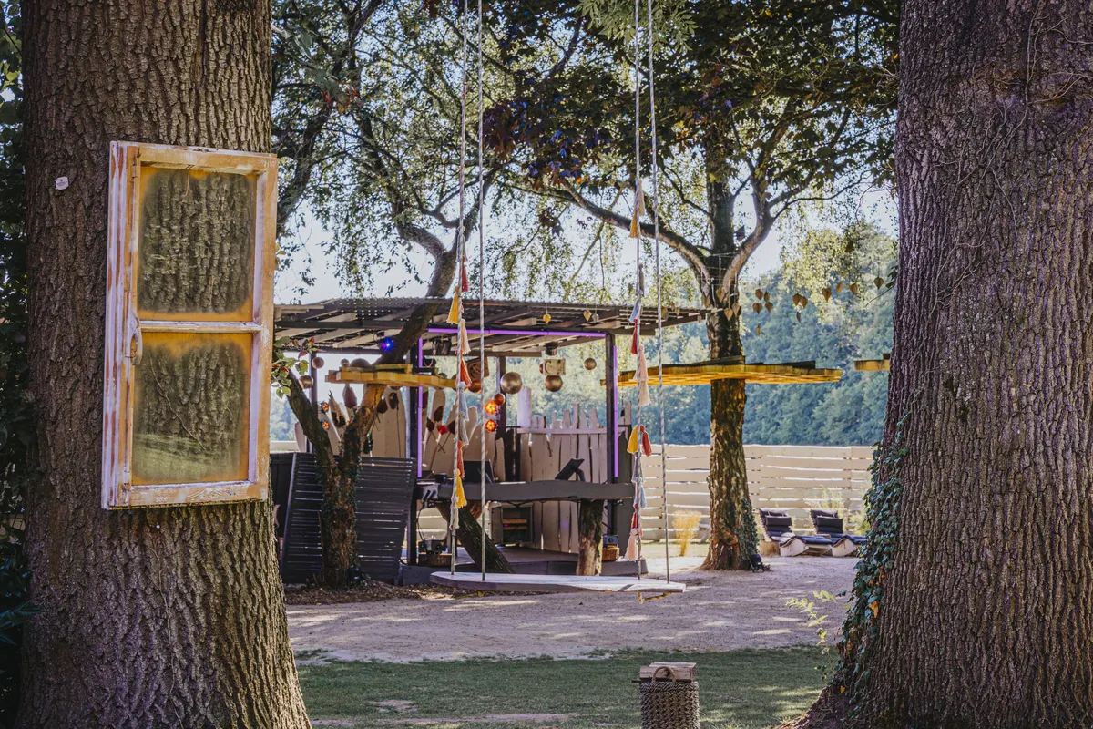 Open-Air-Bereich und Sonnengarten im FESTLAND